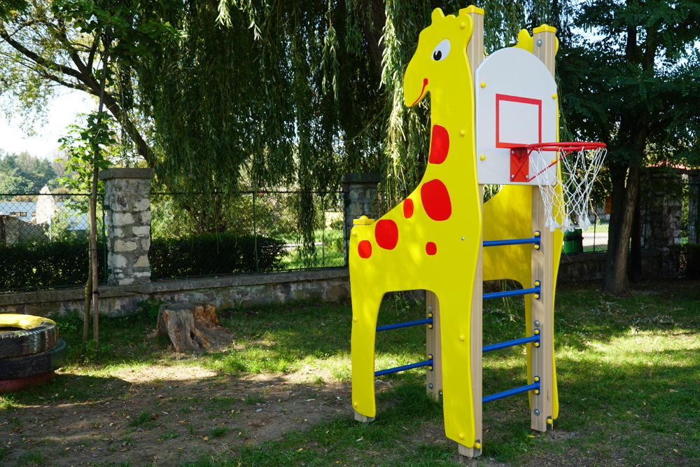 Urządzenie zabawowe do gry w koszykówkę