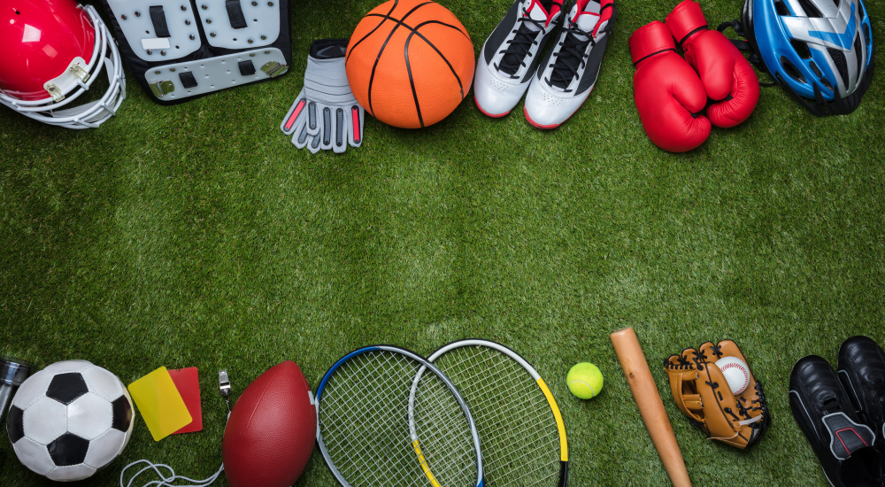 Piłki, rękawice, paletki do uprawiania różnych dyscyplin sportowych