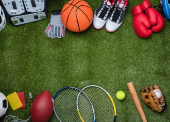 Piłki, rękawice, paletki do uprawiania różnych dyscyplin sportowych