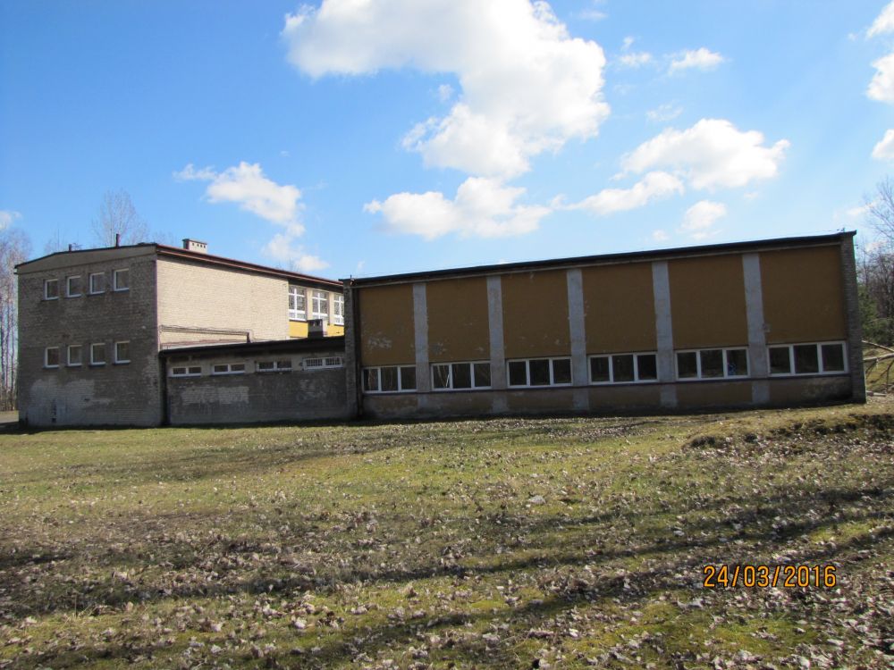Budynek szkoły przed remontem