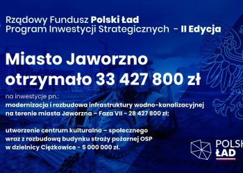 Tablica informująco o przyznaniu Jaworznu środków finansowych w kwocie 33 427 800 zł z Rządowego Programu Polski Ład